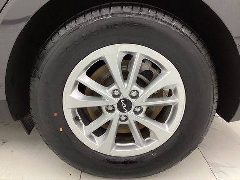Used 2024 Kia Carnival LX FWD image 46
