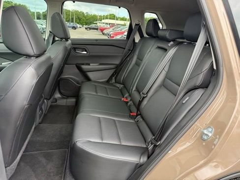 Used 2024 Nissan Rogue SV w/ SV Premium Package image 25