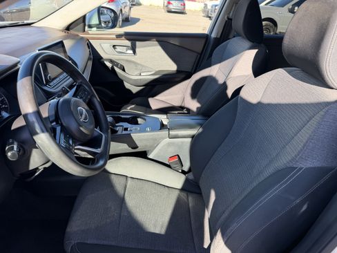 Used 2023 Nissan Rogue SV FWD image 9