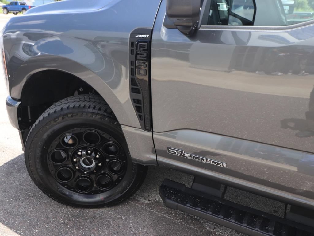 New 2026 Ford F250 Lariat w/ Black Appearance Package AWD/4WD image 4