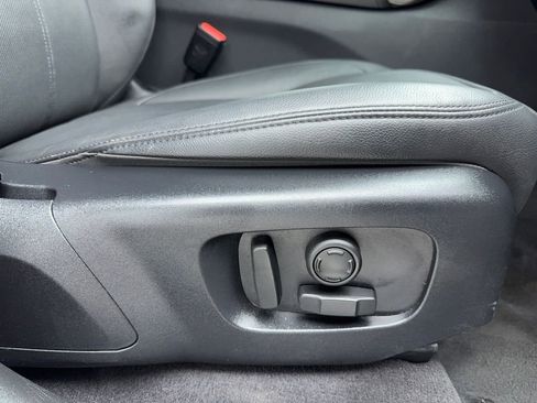 Used 2025 Land Rover Range Rover Velar Dynamic SE image 38