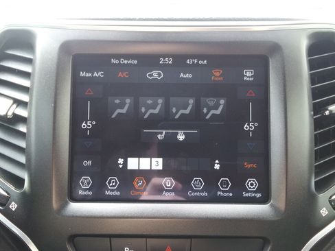 Used 2020 Jeep Cherokee Trailhawk w/ Cold Weather Group AWD/4WD image 23