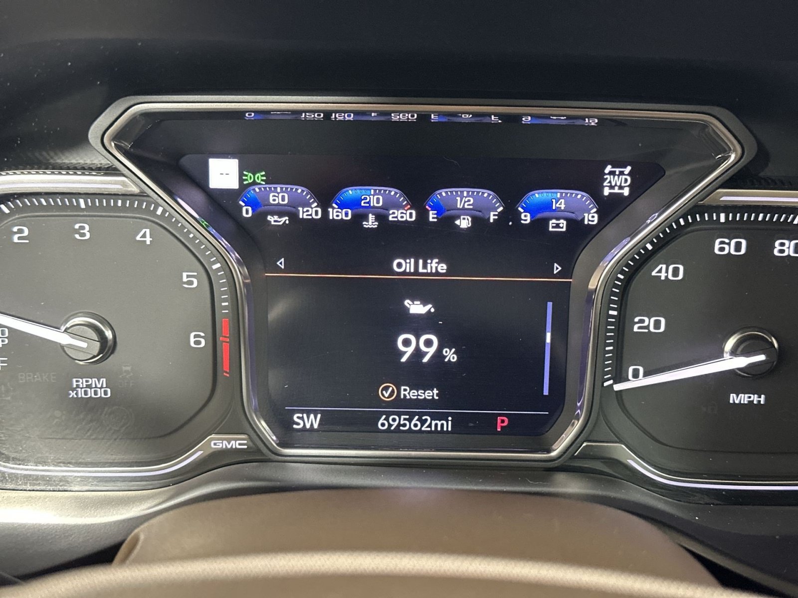 Used 2021 GMC Yukon XL Denali w/ Denali Premium Package AWD/4WD image 17