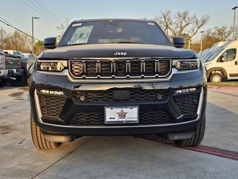 New 2026 Jeep Grand Cherokee L Limited w/ Luxury Tech Group II RWD image 6