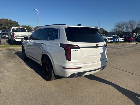 Used 2021 Cadillac XT6 Premium Luxury image 2