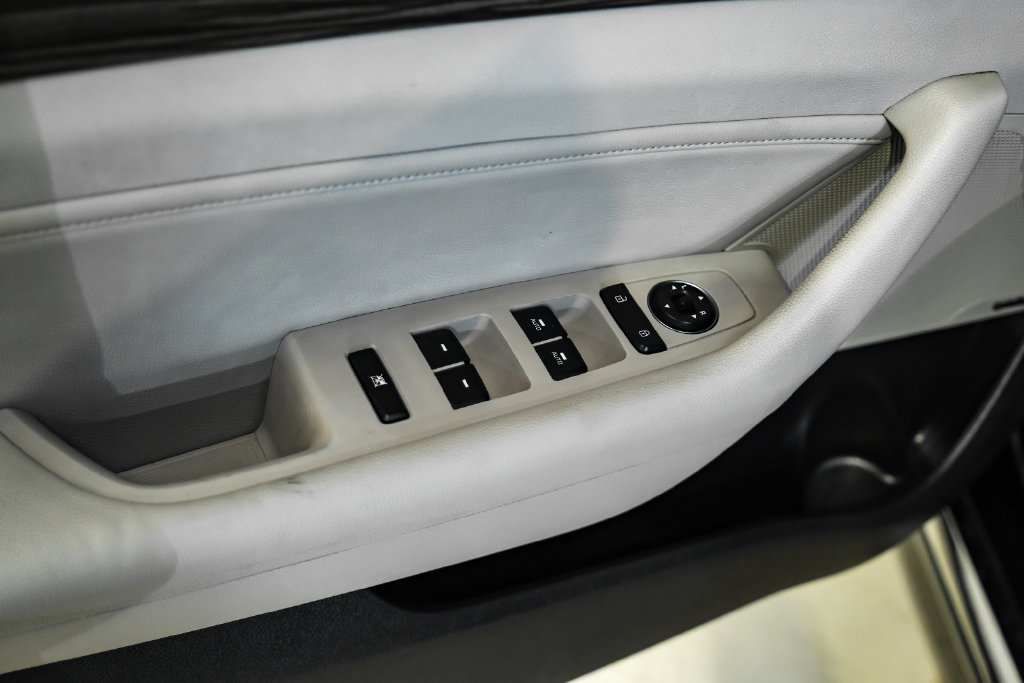 Used 2015 Hyundai Sonata Limited w/ Option Group 05 FWD image 38