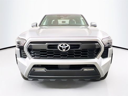 Used 2024 Toyota Tacoma TRD Off-Road image 2