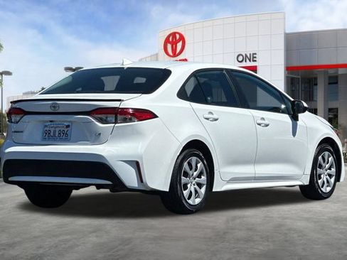 Used 2021 Toyota Corolla LE FWD image 4