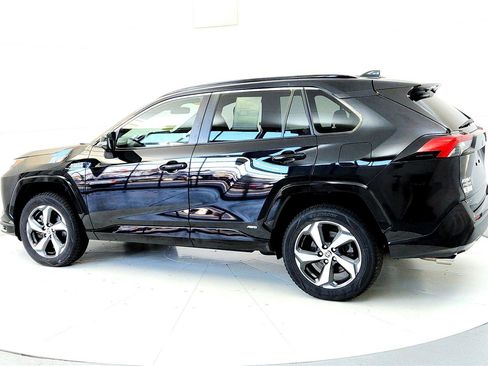 Certified 2022 Toyota RAV4 SE image 4