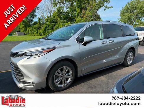 Certified 2021 Toyota Sienna Platinum AWD/4WD image 1