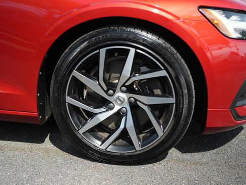 Used 2020 Volvo S60 T6 Momentum AWD/4WD image 11