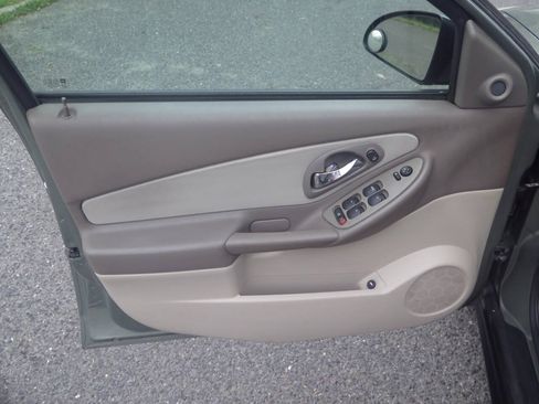 Used 2005 Chevrolet Malibu LS w/ Preferred Equipment Group FWD image 14