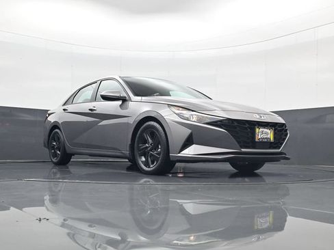 Used 2022 Hyundai Elantra SEL w/ Convenience Package FWD image 23