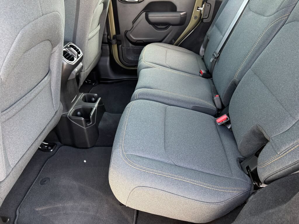 Used 2025 Jeep Wrangler Unlimited Sport AWD/4WD image 10