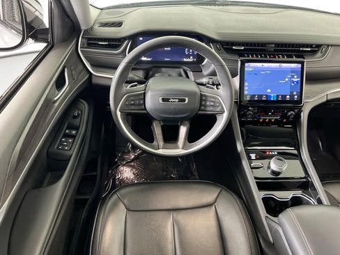 Used 2023 Jeep Grand Cherokee L Limited AWD/4WD image 23