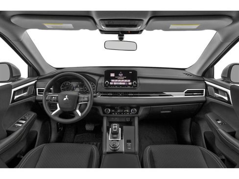 Used 2024 Mitsubishi Outlander ES image 3