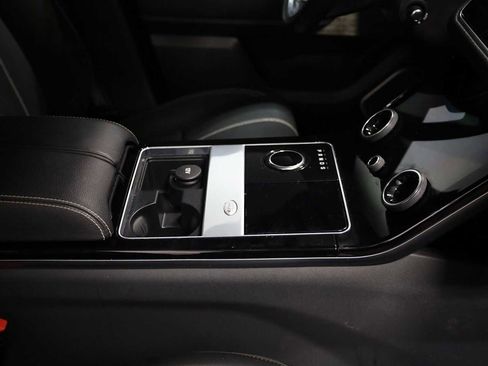 Used 2018 Land Rover Range Rover Velar R-Dynamic SE image 20