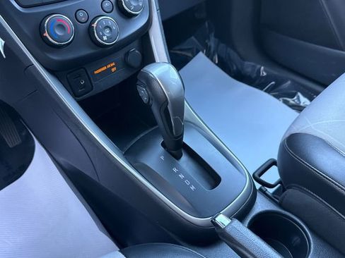 Used 2021 Chevrolet Trax LT image 35