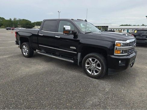 Used 2017 Chevrolet Silverado 2500 High Country w/ Duramax Plus Package AWD/4WD image 4