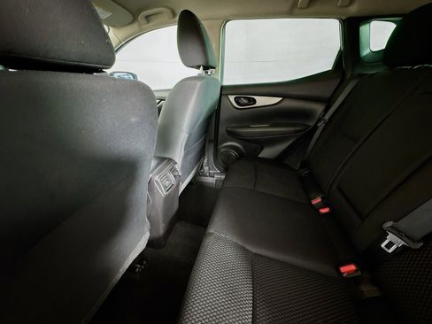 Used 2021 Nissan Rogue Sport S image 23