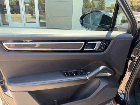 Used 2022 Porsche Cayenne Turbo S AWD/4WD image 9