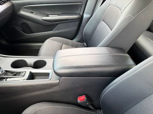Used 2025 Nissan Altima 2.5 SV FWD image 13