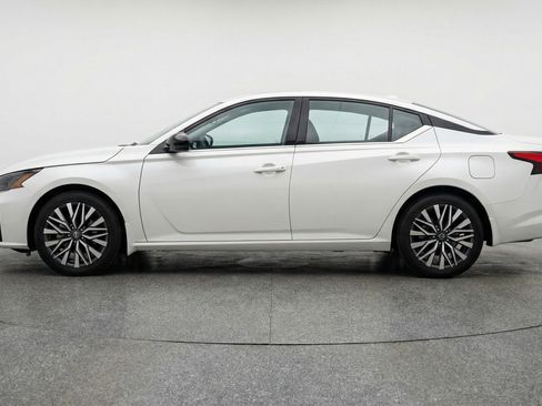 Used 2025 Nissan Altima 2.5 SV FWD image 5