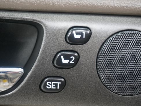 Used 2004 Lexus ES 330 w/ Premium Pkg FWD image 16