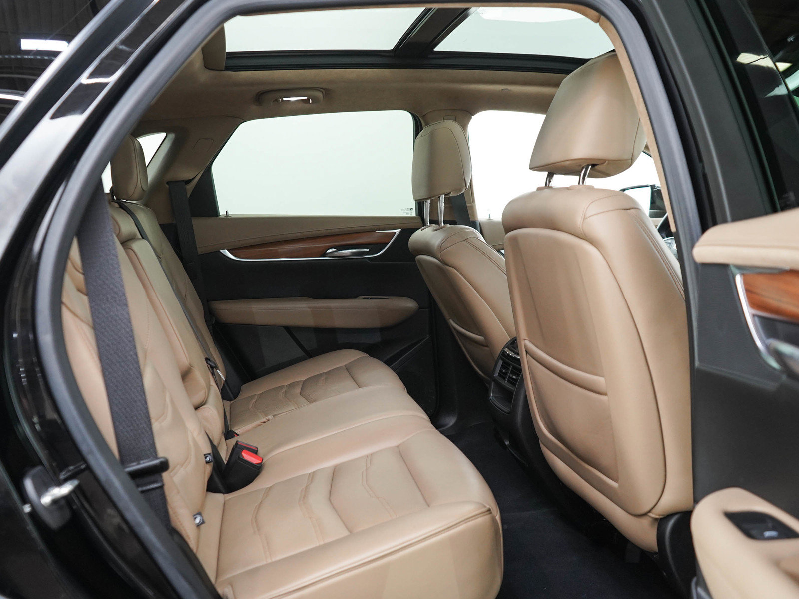 Used 2018 Cadillac XT5 Platinum AWD/4WD image 11