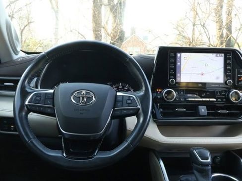 Used 2020 Toyota Highlander Limited image 20