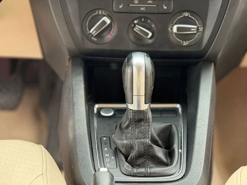 Used 2015 Volkswagen Jetta SE FWD image 30