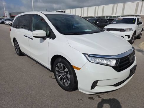 Used 2024 Honda Odyssey EX-L image 3