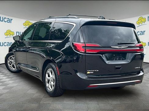 Used 2023 Chrysler Pacifica Limited FWD image 4