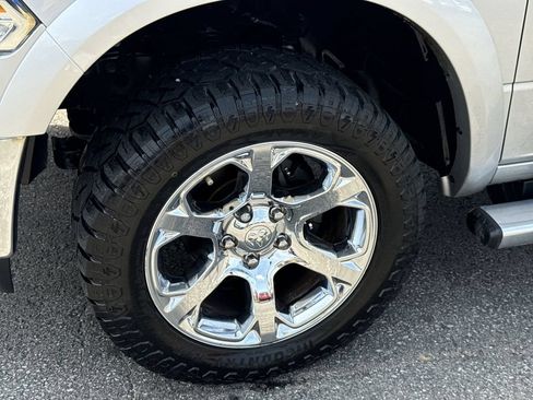 Used 2017 RAM 1500 Laramie w/ Convenience Group AWD/4WD image 2