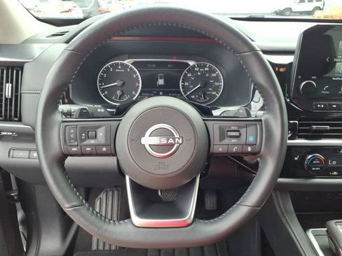 Used 2025 Nissan Pathfinder SL AWD/4WD image 20