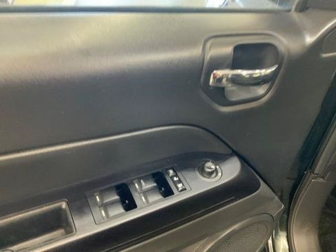 Used 2013 Jeep Compass Sport AWD/4WD image 24