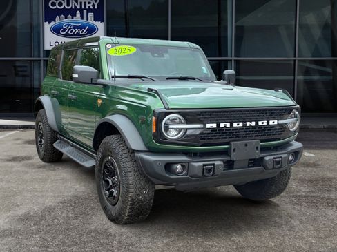 Used 2025 Ford Bronco Badlands AWD/4WD image 1