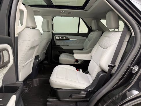 Used 2025 Ford Explorer Platinum w/ Ultimate Package AWD/4WD image 28