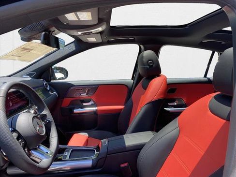 Used 2025 Mercedes-Benz GLA 35 AMG 4MATIC image 17