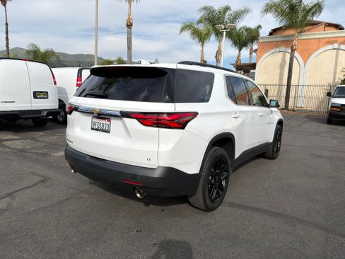 Used 2023 Chevrolet Traverse LT image 5