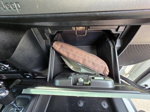 Used 2017 Jeep Wrangler Unlimited Sport w/ Quick Order Package 24S image 32