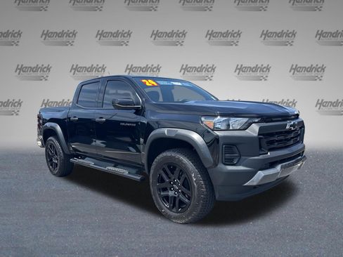 Used 2024 Chevrolet Colorado Trail Boss w/ Technology Package AWD/4WD image 2