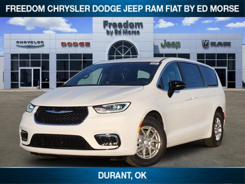 New 2026 Chrysler Pacifica Select image 1