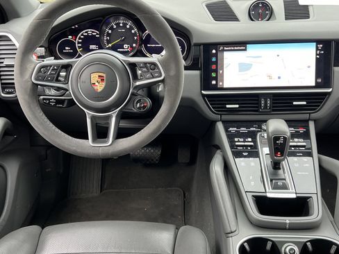 Certified 2022 Porsche Cayenne Platinum Edition image 15