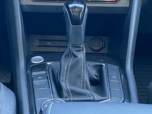 Used 2022 Volkswagen Tiguan SE AWD/4WD image 9