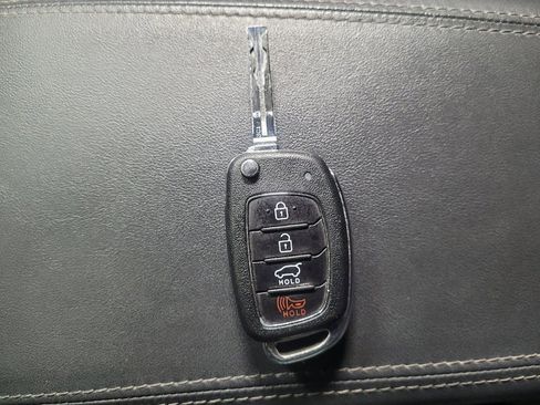 Used 2019 Hyundai Tucson SE image 32