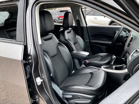 Used 2018 Jeep Compass Latitude w/ Popular Equipment Group image 8