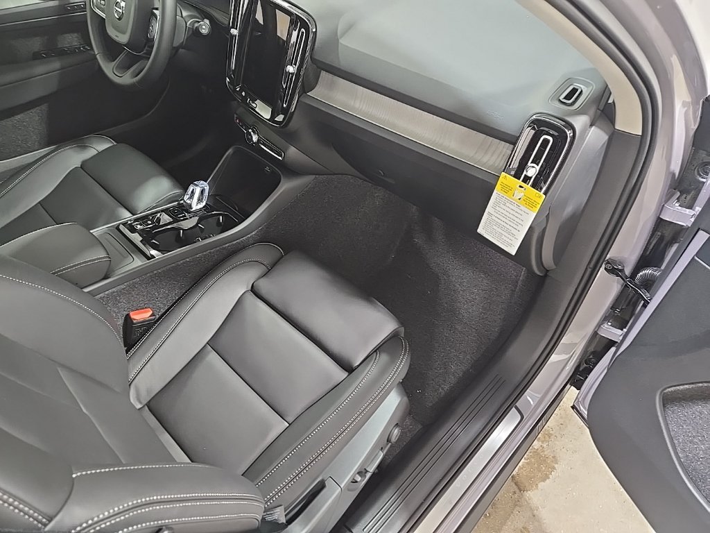 Used 2026 Volvo XC40 B5 Plus w/ Protection Package Premier AWD/4WD image 19