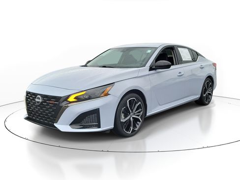 Certified 2024 Nissan Altima 2.5 SR FWD image 2