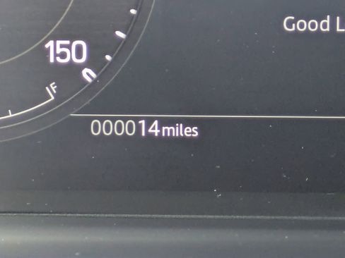 New 2026 Land Rover Defender 130 X-Dynamic SE image 11